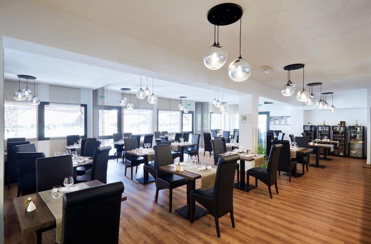 Logis Des Trois Massifs Hotell Claix  Eksteriør bilde