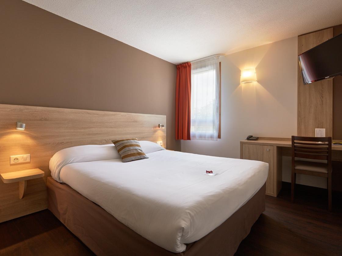 Logis Des Trois Massifs Hotell Claix  Eksteriør bilde