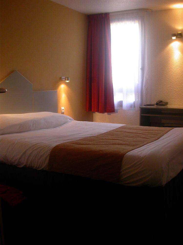 Logis Des Trois Massifs Hotell Claix  Eksteriør bilde